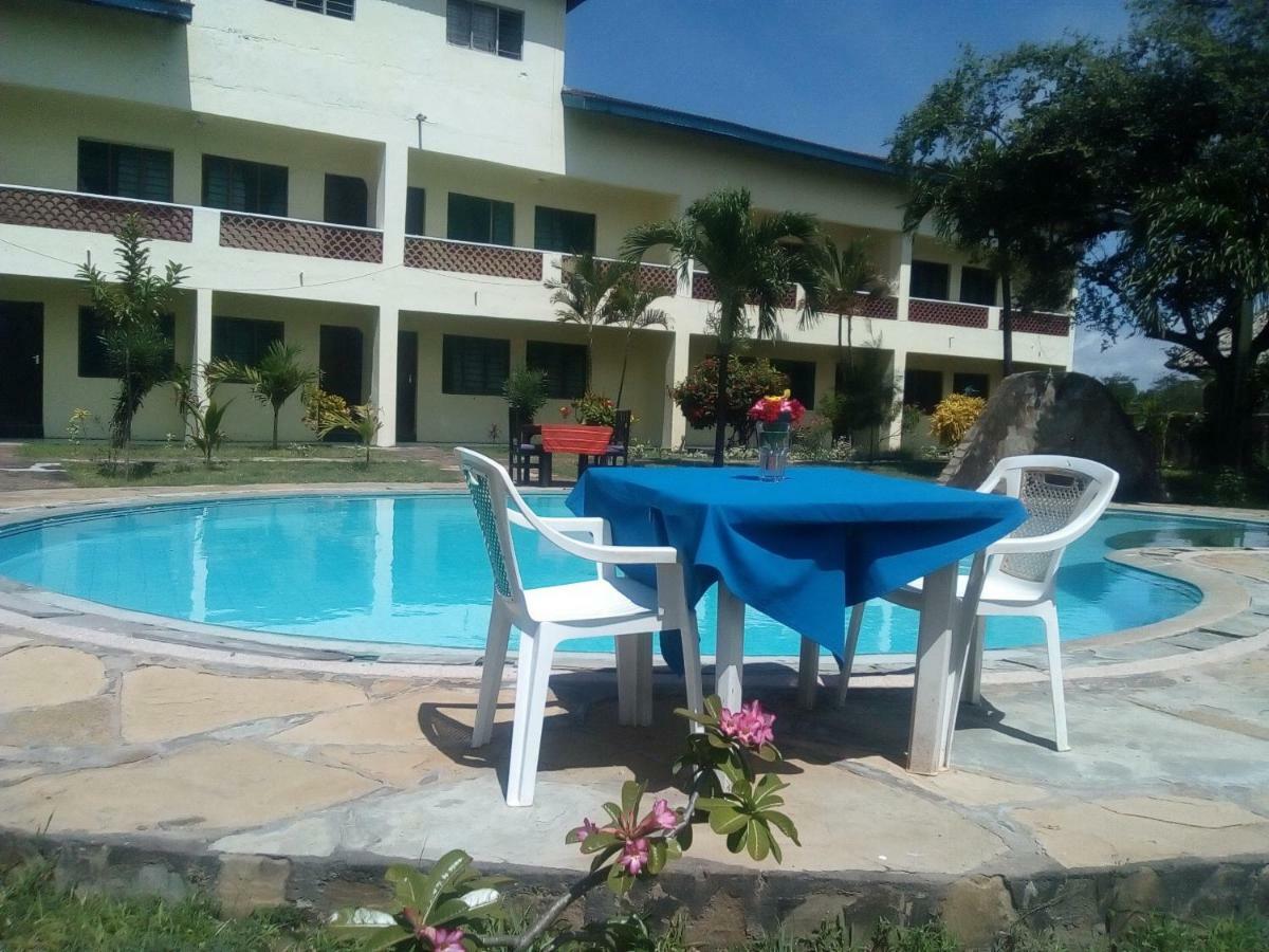 Ashari Hotel Shanzu Bagian luar foto